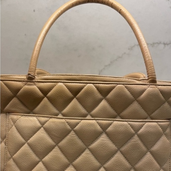 Chanel Medallion Caviar leather quilted purse - Picture 7 of 15